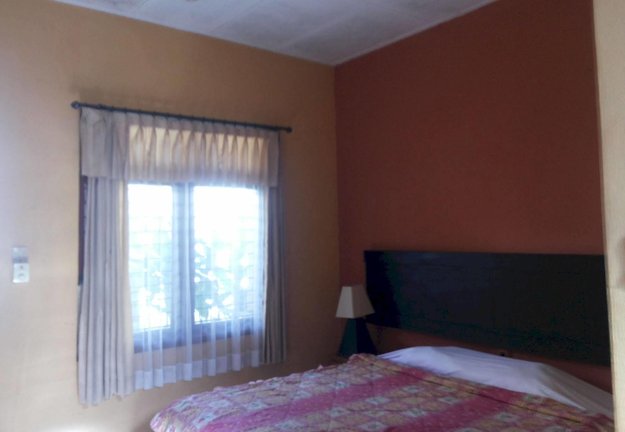 קוטה לומבוק Ayu Beach Inn מראה חיצוני תמונה