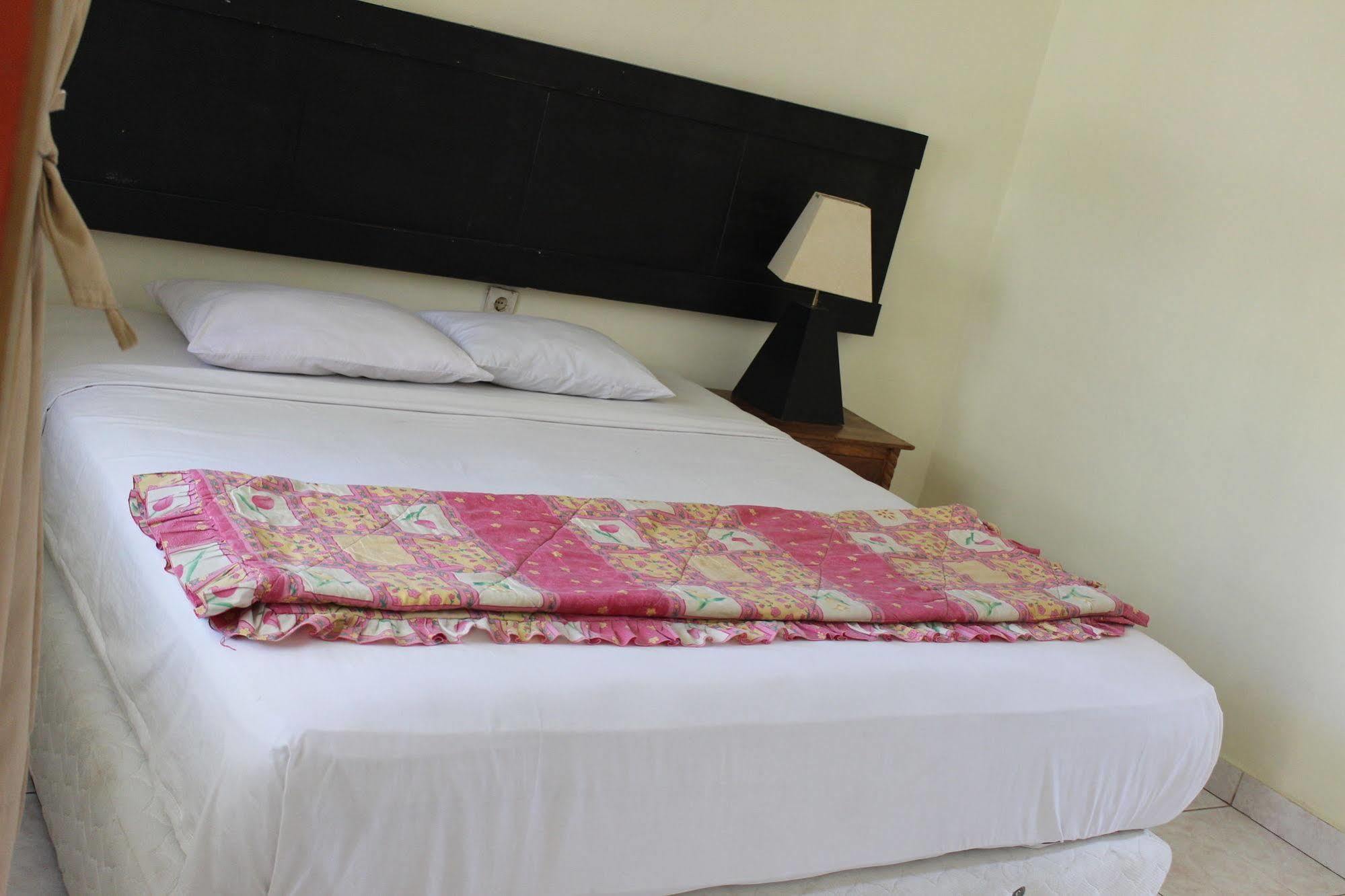 קוטה לומבוק Ayu Beach Inn מראה חיצוני תמונה
