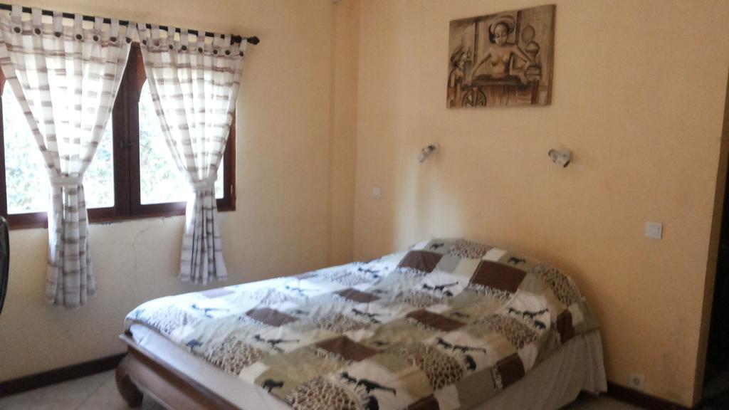 קוטה לומבוק Ayu Beach Inn מראה חיצוני תמונה